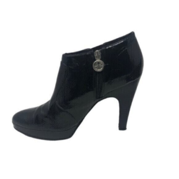 Isaac Mizrahi Desiree Black Shiny Leather Ankle Bootie Heel Size 7.5 - Picture 8 of 14